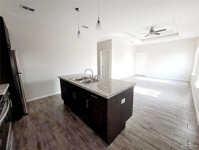 Building Photo - 7107 N 59th Ln