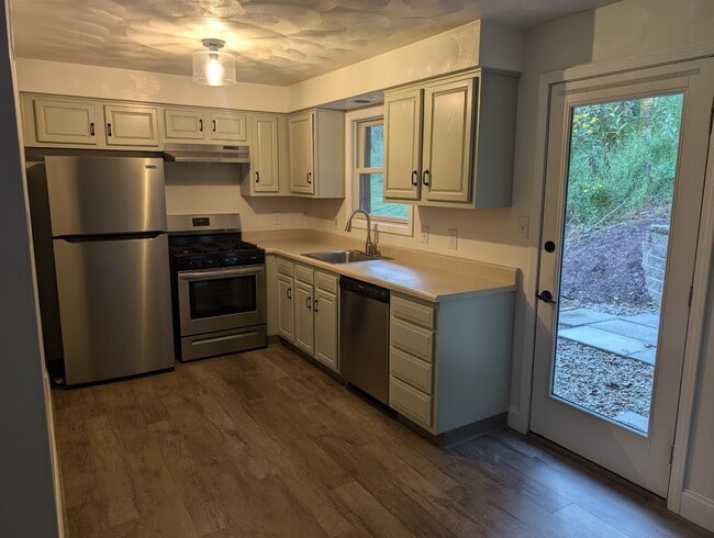 Building Photo - 122 Duquesne Blvd