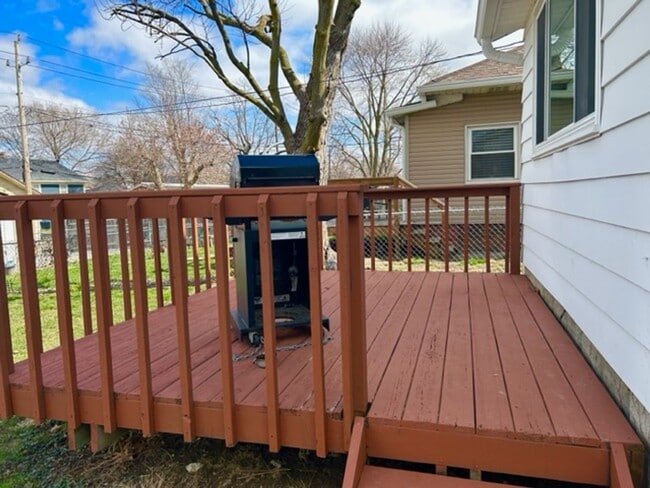 Building Photo - 1120 Hoefgen St