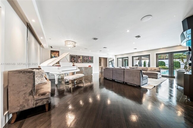 Building Photo - 5820 Palm Tree Rd