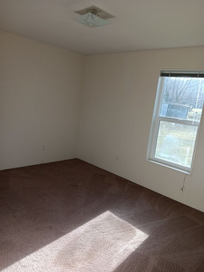 Building Photo - 4 Bed House in Cove