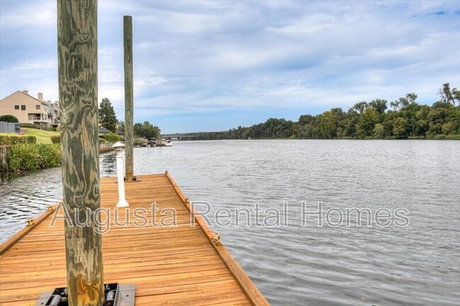 Building Photo - 106 Riverbend Dr