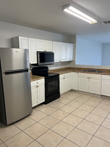 Building Photo - 1311 Emerald Terrace