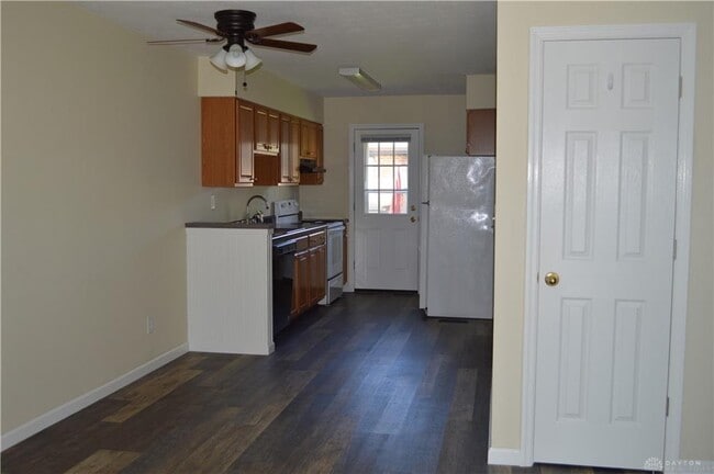 Building Photo - 8496 Woodgrove Dr