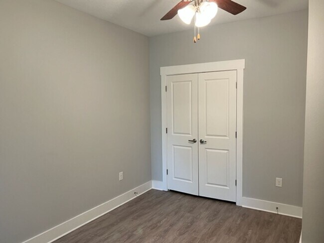 Building Photo - 318 N Sand Palm Rd