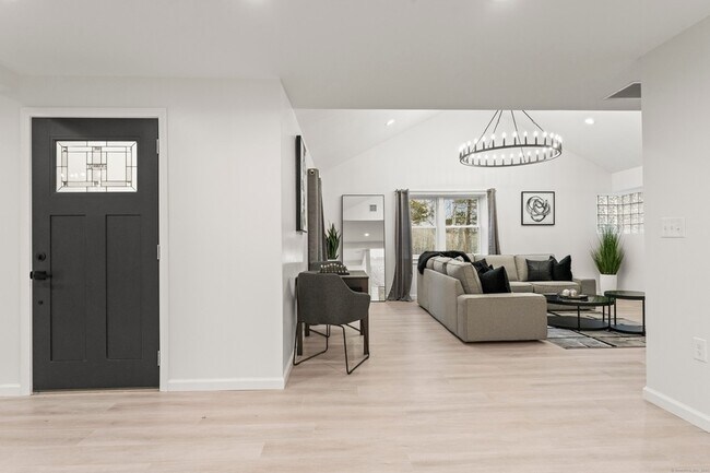 Building Photo - 45 Westledge Rd