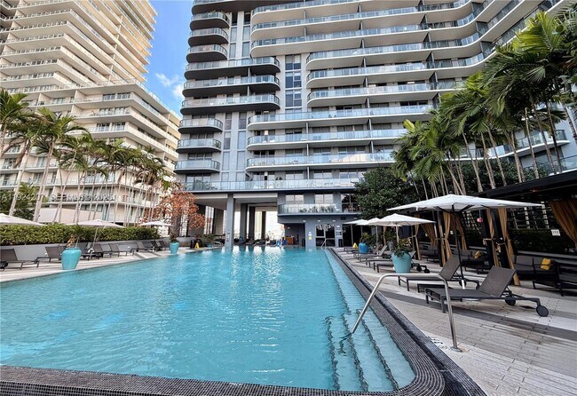 Building Photo - 121 NE 34th St