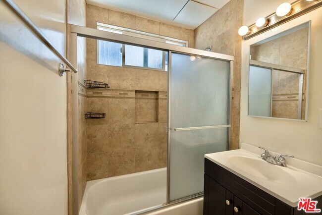 Building Photo - 451 S Oakhurst Dr