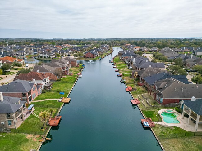 Building Photo - 18118 Billabong Crescent Ct