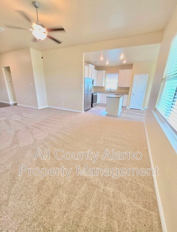 Building Photo - 12818 Cedarcreek Trl