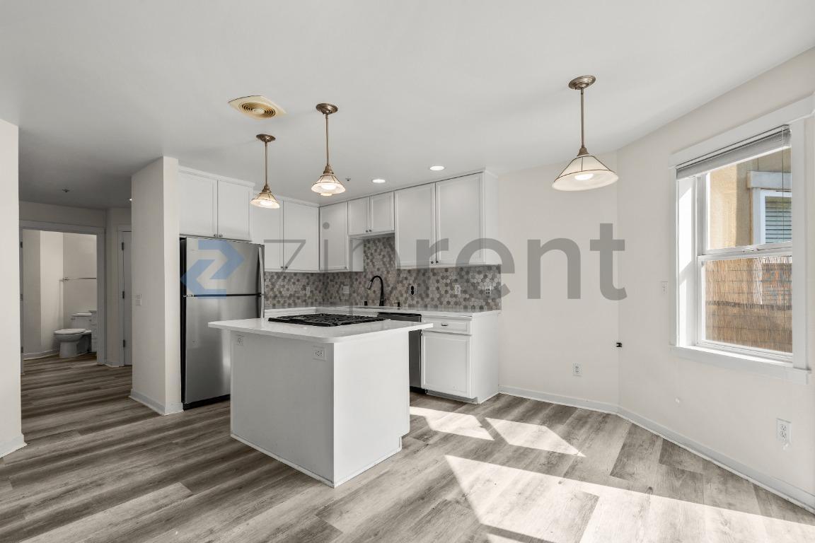 Building Photo - Unit 102