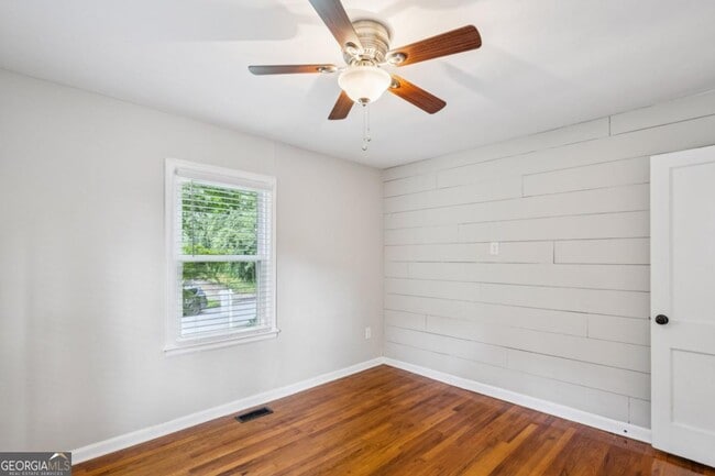 Building Photo - 1136 Gilbert St SE