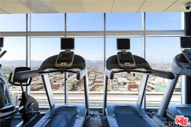Building Photo - 3810 Wilshire Blvd