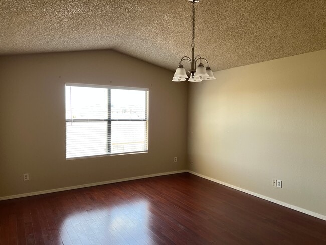 Building Photo - 8723 W Amelia Ave