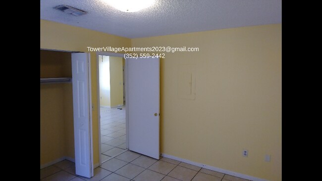 Building Photo - 7423 SW 42nd Pl