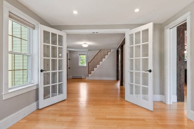 Building Photo - New England Style Farm House for RENT in P...