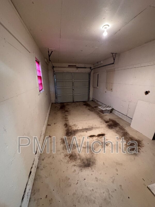 Building Photo - 1453 N Old Manor Rd