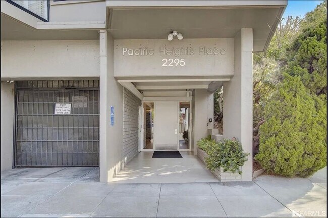 Building Photo - 1 Bed/1 Bath In Pacific Heights with Parking and Roof Deck
