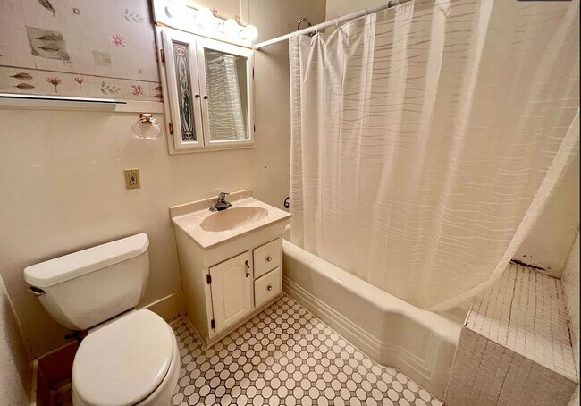 Building Photo - 108 Burlington Ave