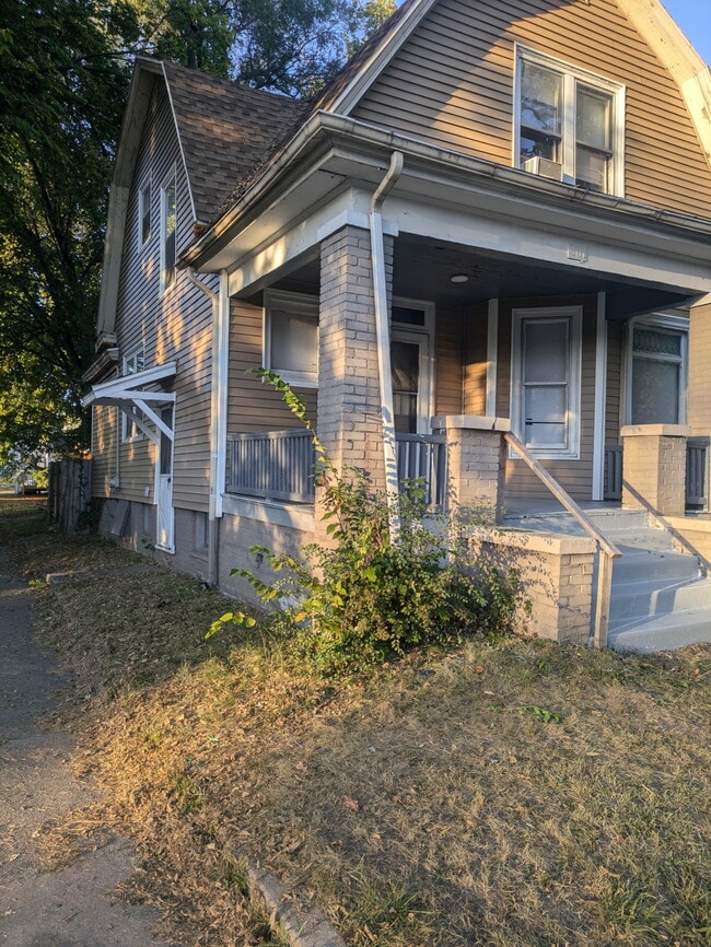 Building Photo - 901 E Arcadia Ave