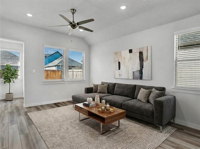 Building Photo - 3904 Kenwood Dr