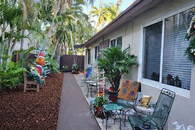 Building Photo - 1405 NE 17th St