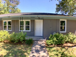 Building Photo - 1559 Brookbank Ave