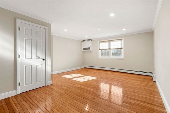 Building Photo - 305 Pine St