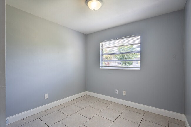Building Photo - 50 N Edgemon Ave