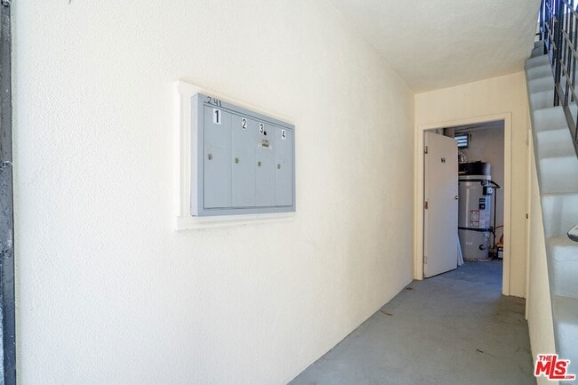 Building Photo - 241 W 84th St