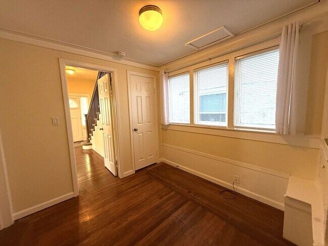 Building Photo - 5BR 1.5BA Berkeley Home | W/D, Dishwasher, Backyard + Storage Near Shattuck & Berkeley Bowl