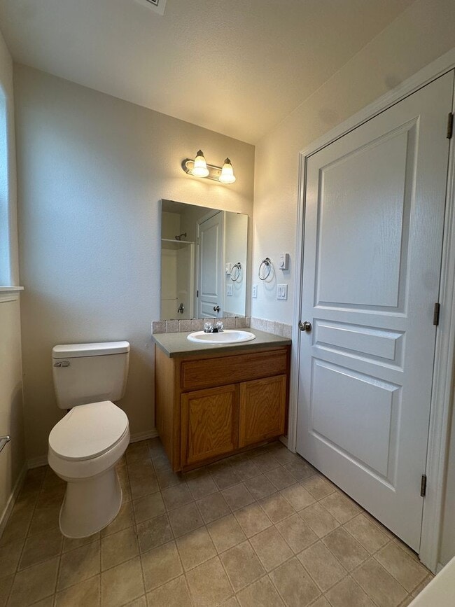 Building Photo - 25 SW Roosevelt Ave