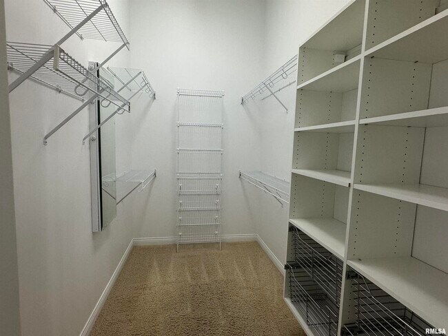 Building Photo - 3011 Belmont Pl