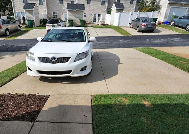 Building Photo - 328 Moonstone Dr