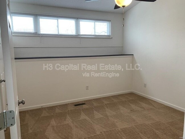 Building Photo - 80 Village Ct