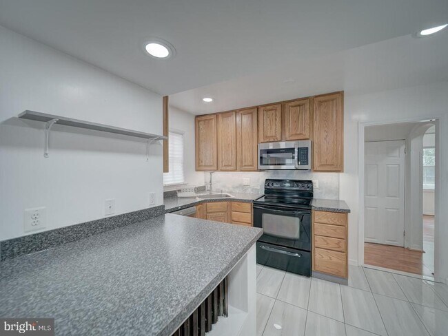 Building Photo - 6625 Harrison Ln
