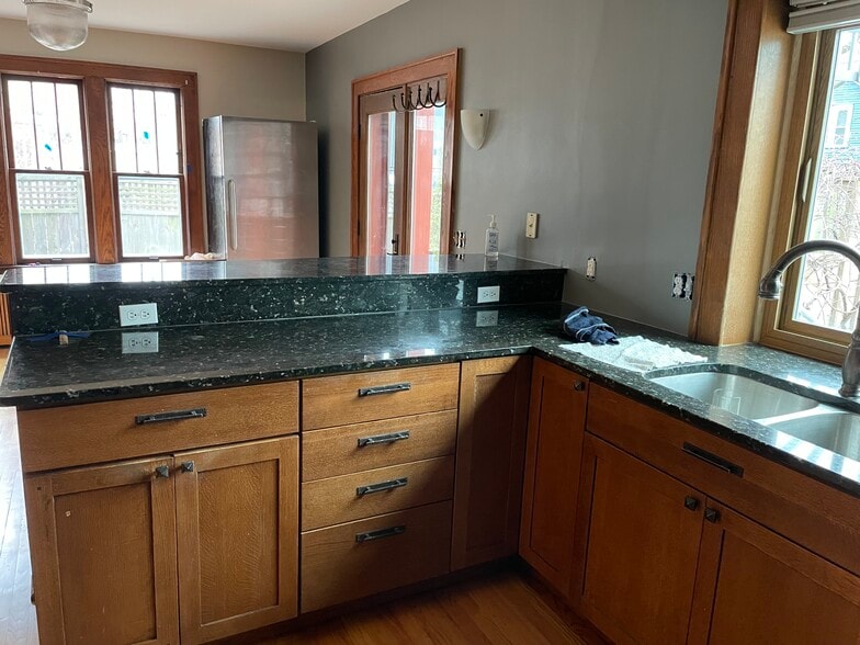 Kitchen - 1010 S Forest Ave