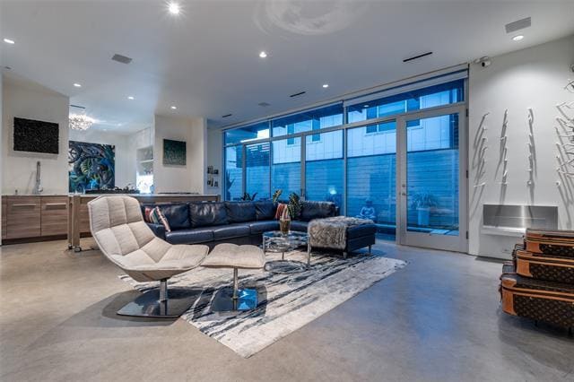 Building Photo - 2300 N Carroll Ave