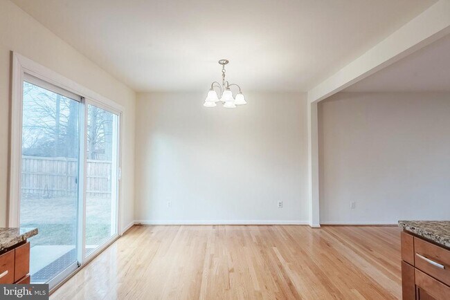 Building Photo - 13715 Smallwood Ct