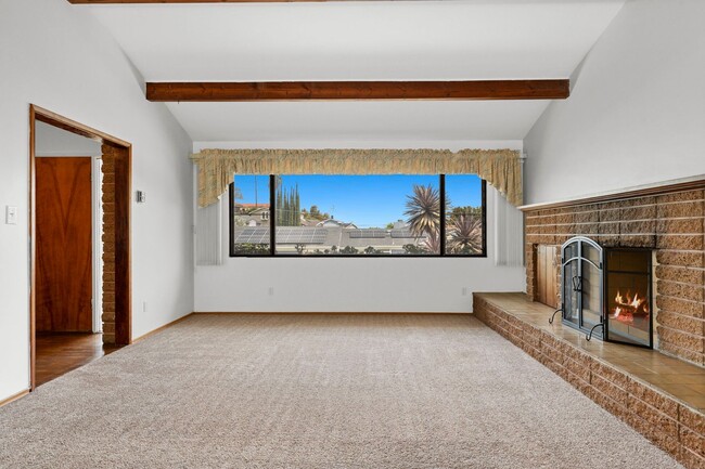 Building Photo - Charming 3 Bedroom 2 Bathroom Home in La M...