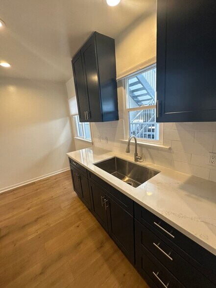 Building Photo - 436 Rosecrans Ave
