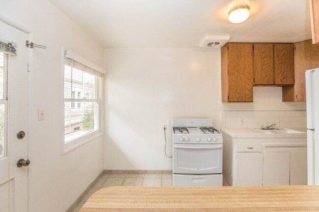 Building Photo - 25 19th Ave