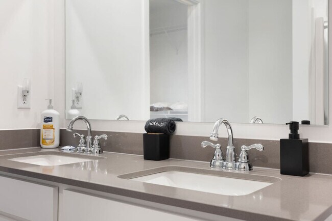 Building Photo - 17355 Wellburn Dr