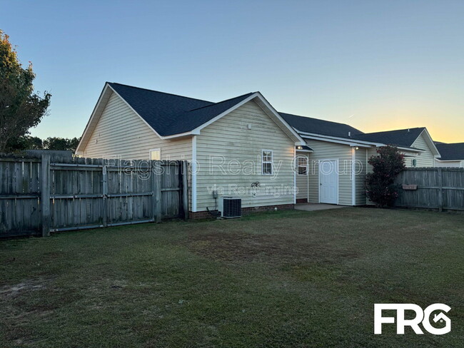 Building Photo - 1145 Nicklaus Dr