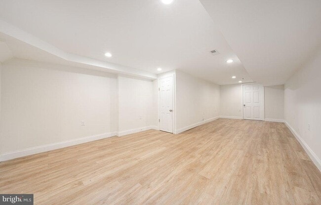 Building Photo - 71X Dolphin St