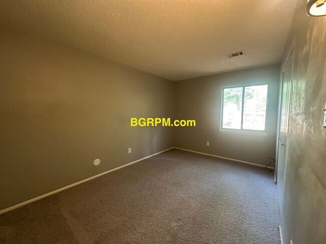 Building Photo - 3 Bd, 1 1/2 BA, home in Jacksonville