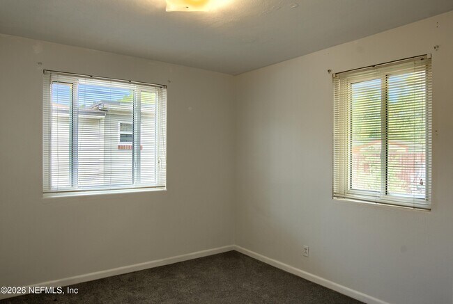 Building Photo - 1370 Labelle St
