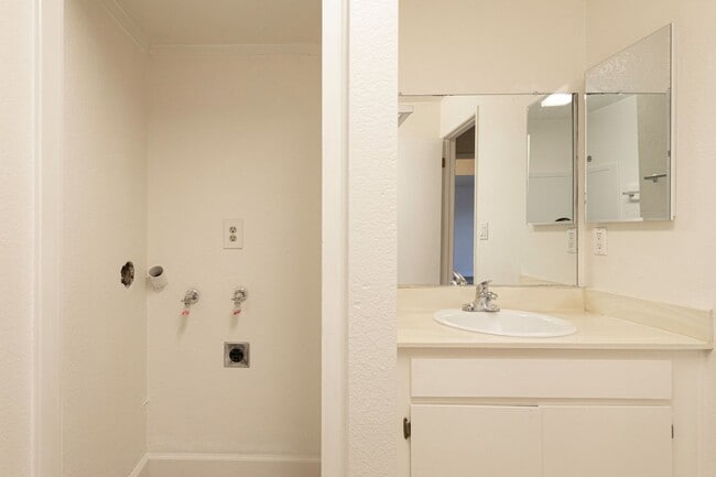 Building Photo - 3350 Santa Maria Way
