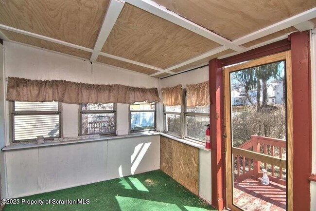 Building Photo - 1418 Capouse Ave