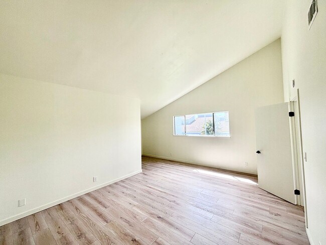 Building Photo - 437 Reed Way